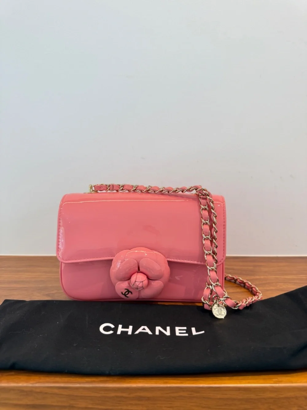 LIKE NEW Chanel Patent Calfskin Small Camellia Single Flap Pink Pre-Owned